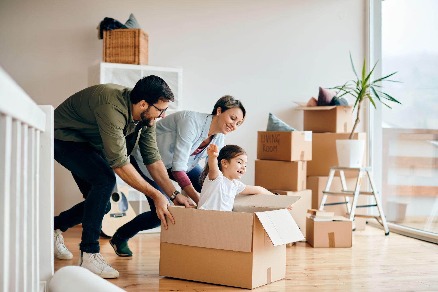 Une famille emménage dans son nouveau logement